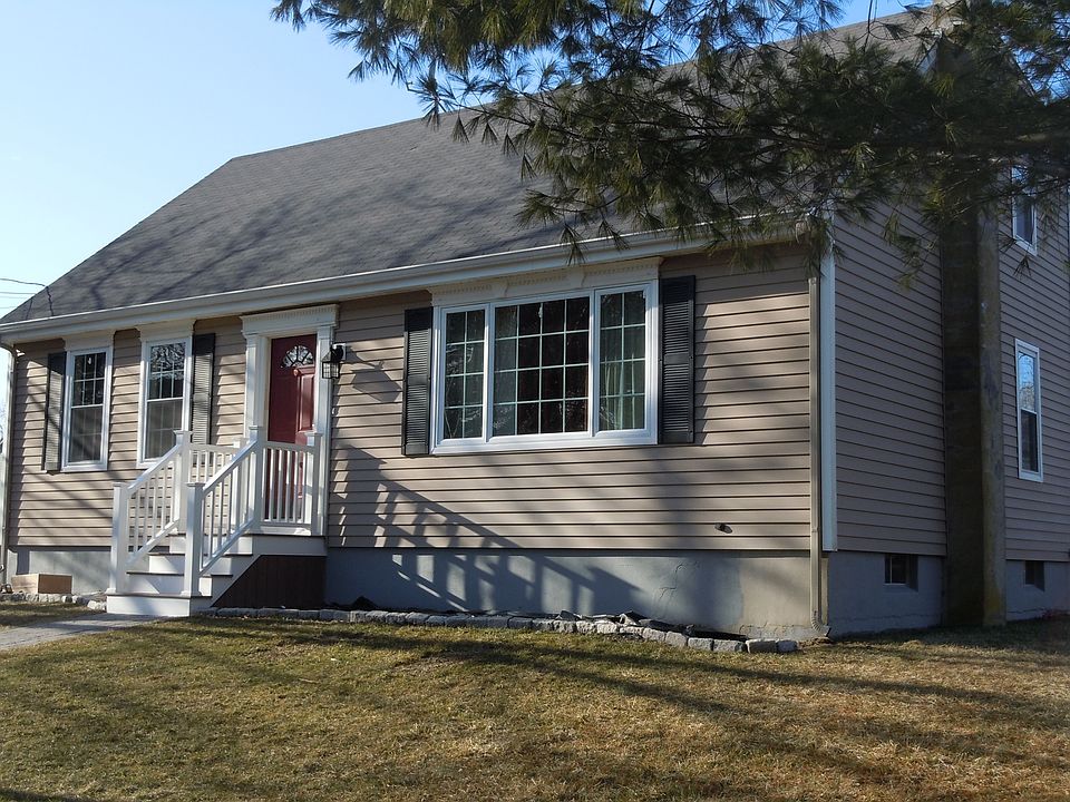 Home for Sale in Fairhaven, Massachusetts $289,700