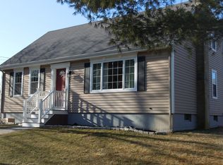 8 Vincent St, Fairhaven, MA 02719