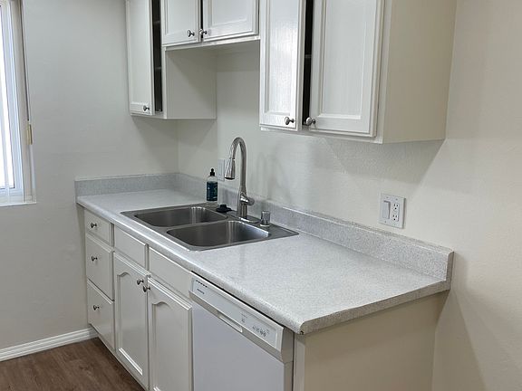 3rd image of 18333 Hatteras St Unit 24
