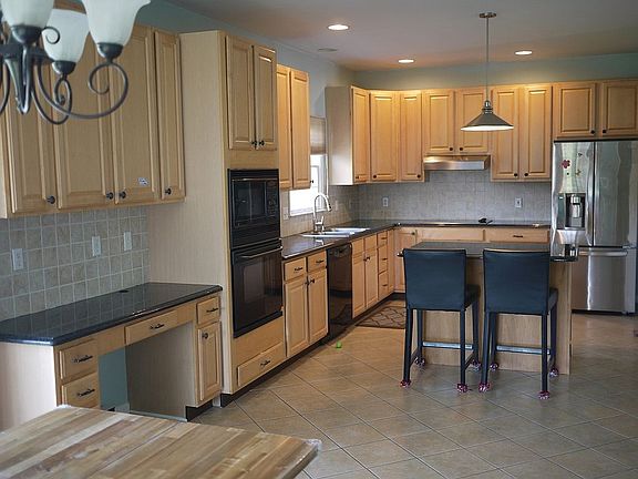 3rd image of 125 Marble House Dr