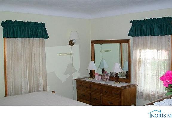 4th image of 1059 N Sheffield Ave