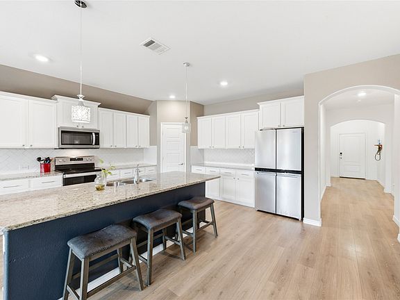 4th image of 527 Francis Ln