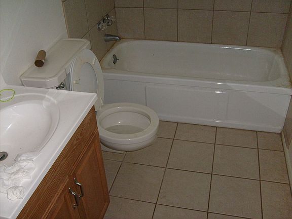 4th image of 3011 W Country Gables Dr
