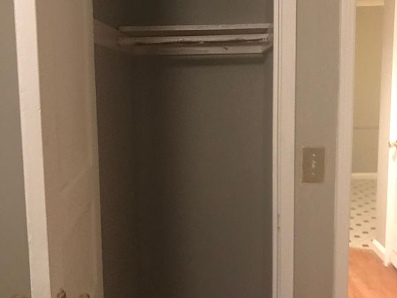 2nd image of 2416 Losantiville Ave APT 4