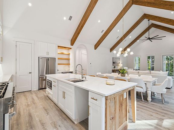 4th image of 8842 Saint Andrews Dr