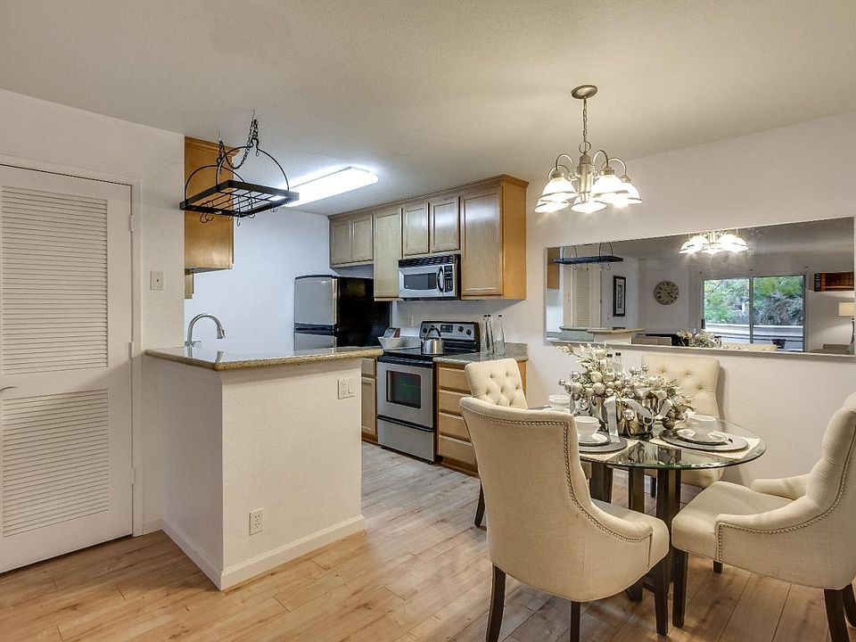 1st image of 2680 Somerset Park Cir