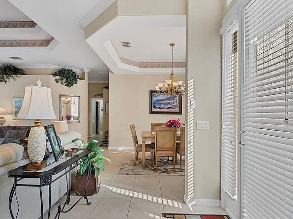 4th image of 2617 Royal Palm Dr