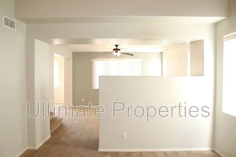 4 bed, 2.5 bath, 1902 sqft, $1,995 — Photo 2