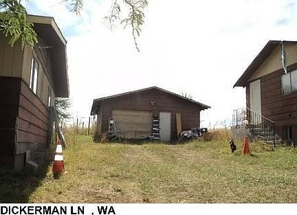 Detached Garage