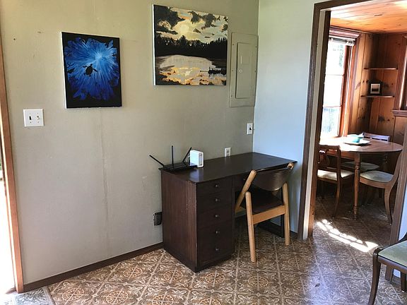Desk area with internet and wifi.
