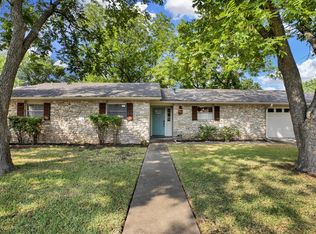 507 W Burbank St, Fredericksburg, TX 78624