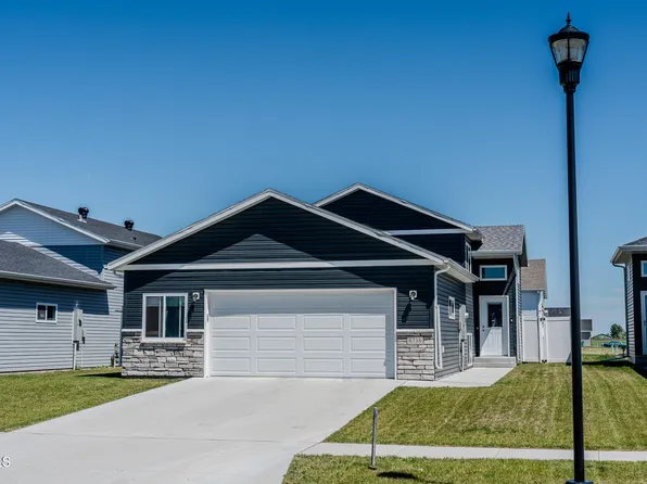 6738 Joseph St, Horace, ND 58047