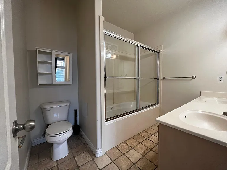 11 E 2200 S — Photo 15