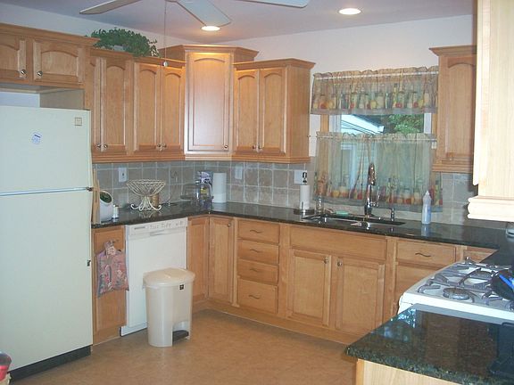 Eat-In Kitchen