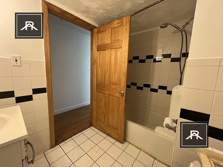 846 Huntington Ave #3 — Photo 5