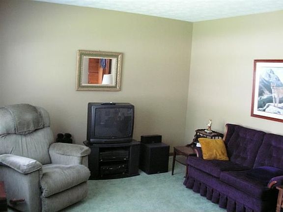 5th image of 1584 Laura Dr