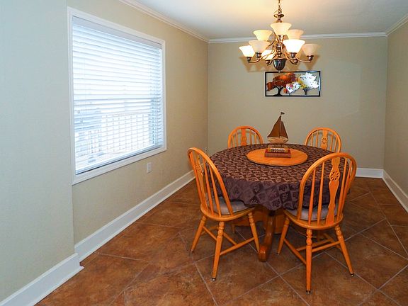 5th image of 836 W Gregory Blvd