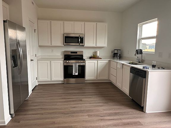 4th image of 1106 Marshall St
