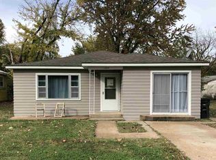 1523 N 2nd St, Arkansas City, KS 67005
