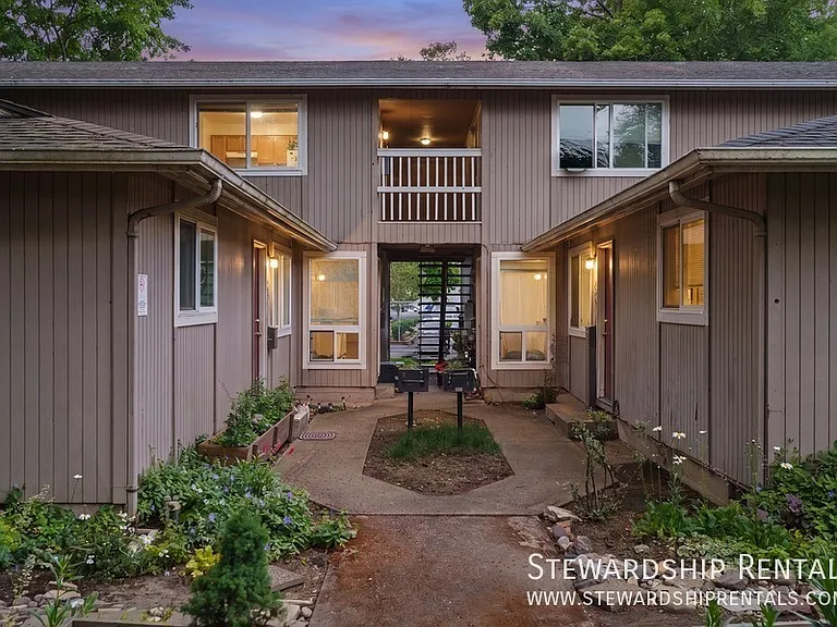 1359 Liberty St NE — Photo 1