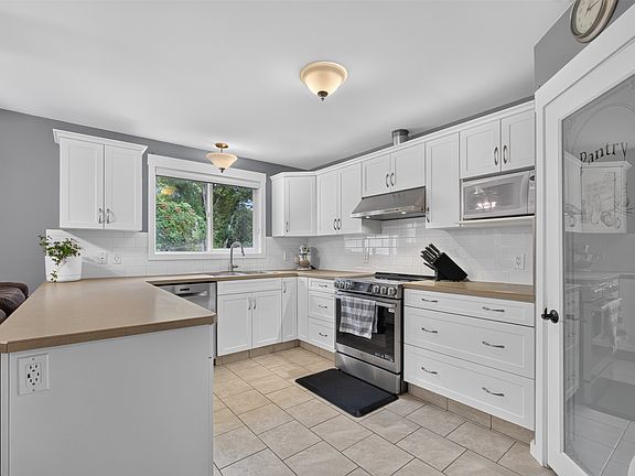 2nd image of 1659 Santa Rosa Rd