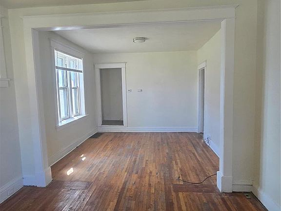 4th image of 4458 Penrose St