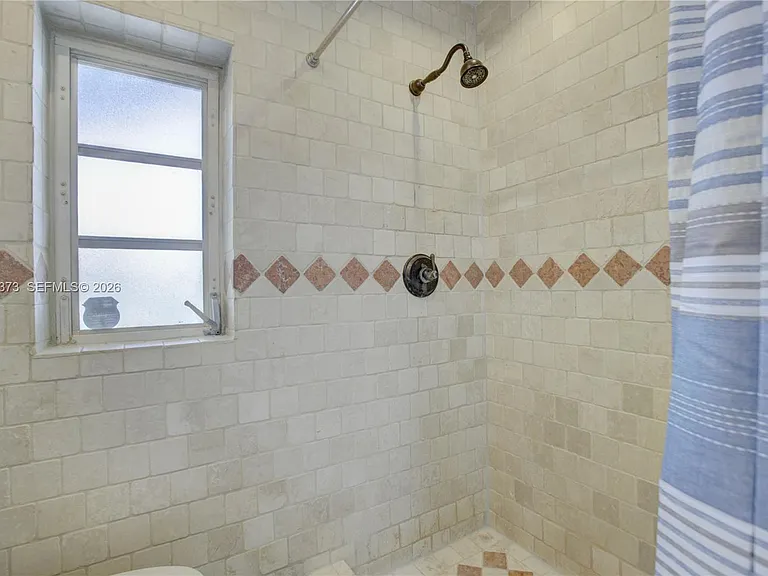 616 SW 11th Ct — Photo 34