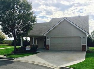 4737 Larkspur Cir, Lawrence, KS 66047