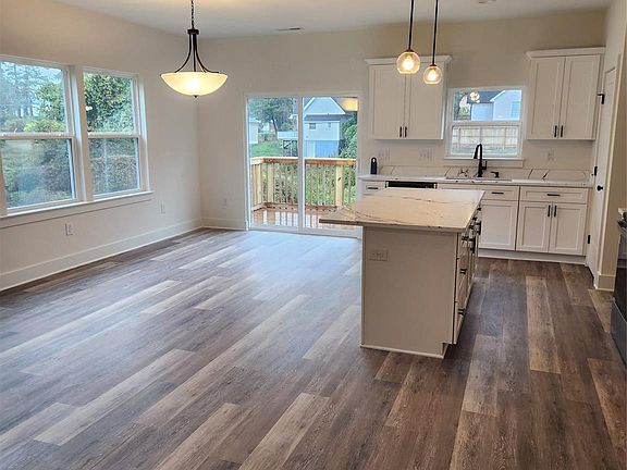 4th image of 309 Riley Ct