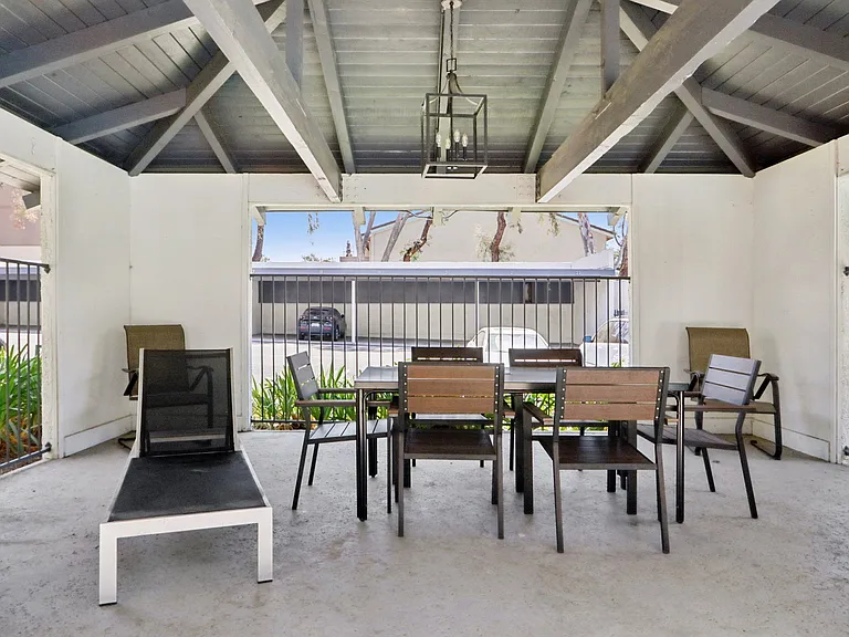 The Linden Apartments — Photo 9