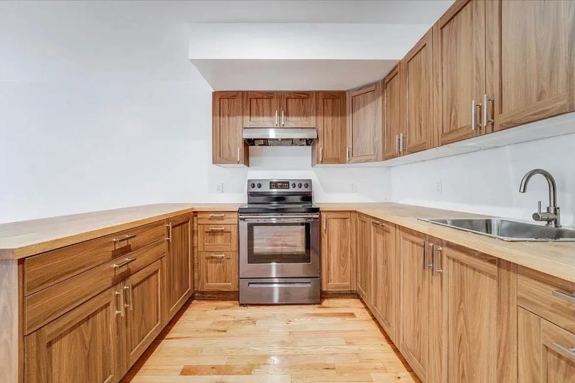 2 bed, 1.0 bath, 800 sqft, $1,950 — Photo 2