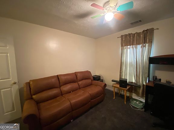 5th image of 911 Castle Ct