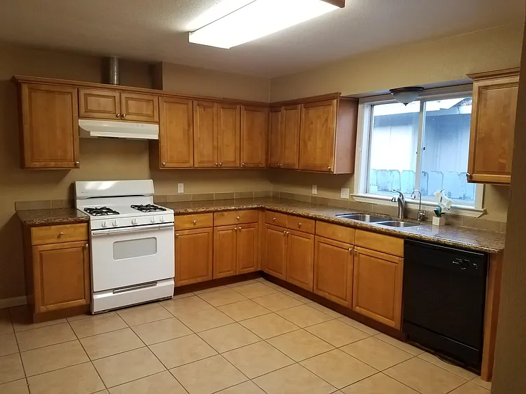 314 W Pearl Ave — Photo 2
