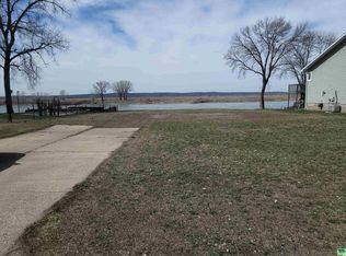 19 Edgewater Ln, Dakota Dunes, SD 57049