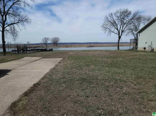 19 Edgewater Ln, Dakota Dunes, SD 57049