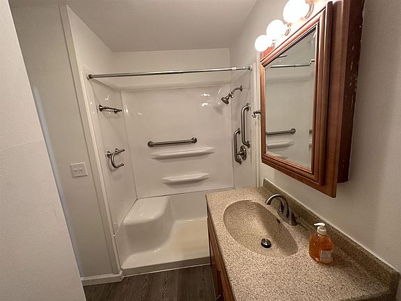4th image of 914 Candlewood Blvd