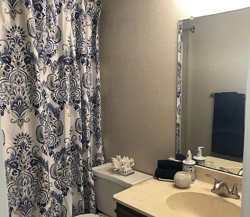 1st image of 606 Mount Vernon Pl