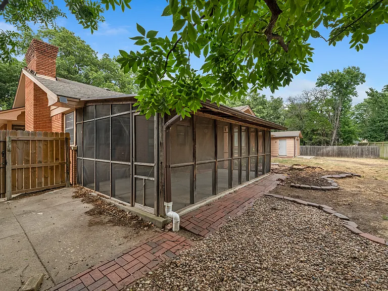 900 N Saint James Pl — Photo 24