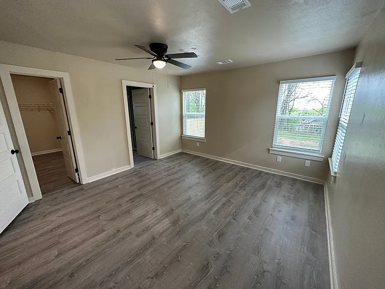 1213 W Walker St — Photo 26