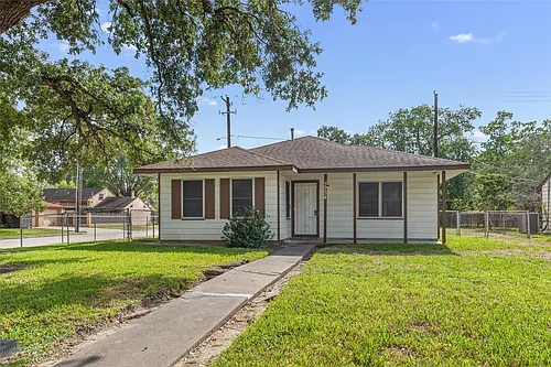 3734 Daphne St Photo 1