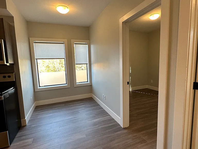 144 Renfrew Ave — Photo 13