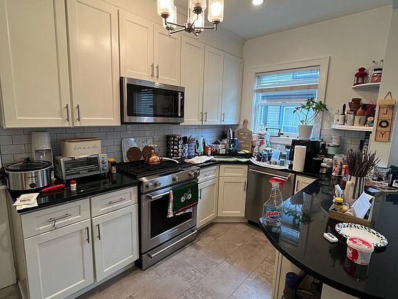 3rd image of 108 Midland Ave APT 1