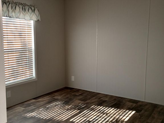 5th image of 416 Easterling St