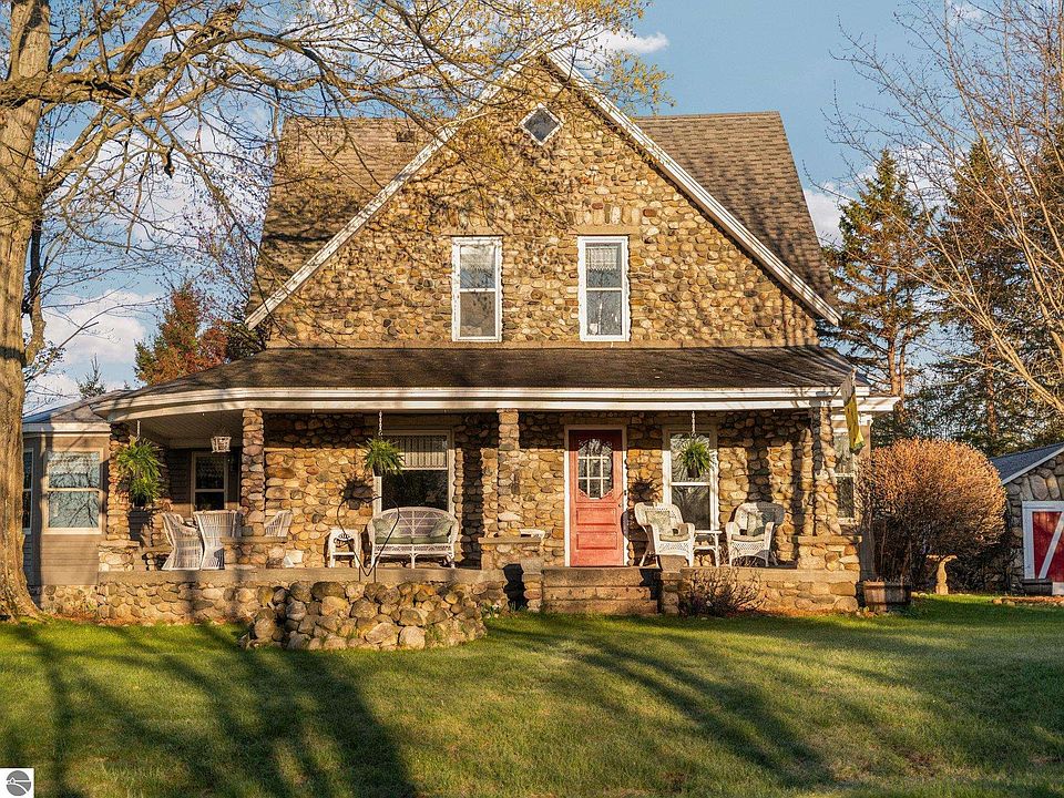 1st image of 6758 Clam Lake Dr