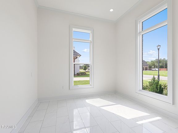 5th image of 608 Greyford Dr