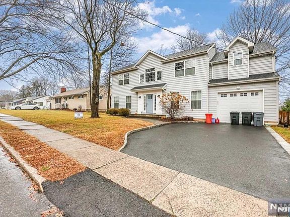 3rd image of 97 Roxbury Rd
