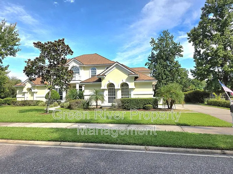 5 bed, 5.0 bath, 4538 sqft, $4,400 — Photo 2