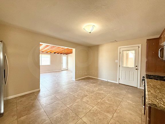 5th image of 445 E Beatryce St