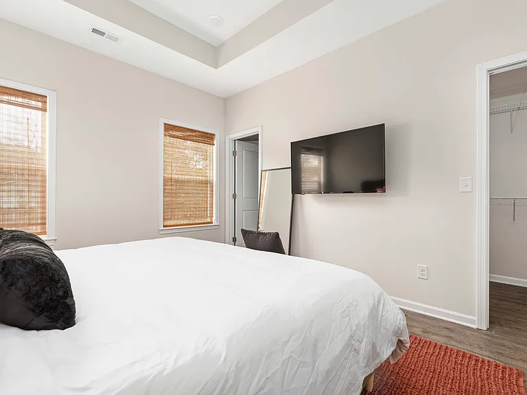 107 Robinson St — Photo 44