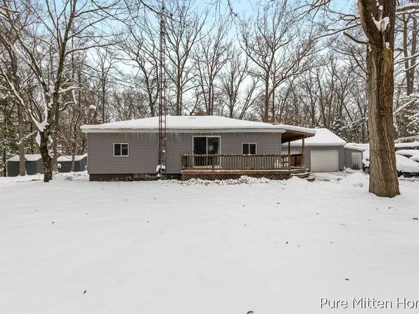3803 Underwood Dr, Bitely, MI 49309